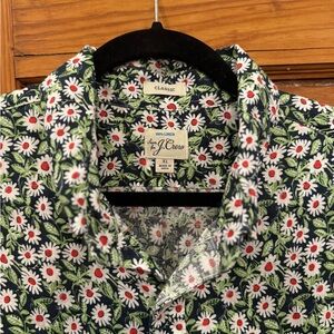J. Crew Men’s linen short sleeve button down shirt